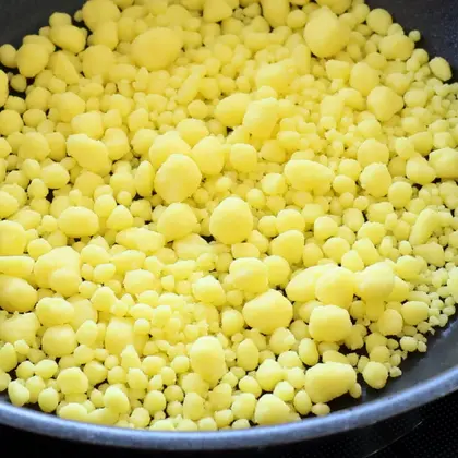 فتات وصخور زيت البرتقال — Orange oil crumbles